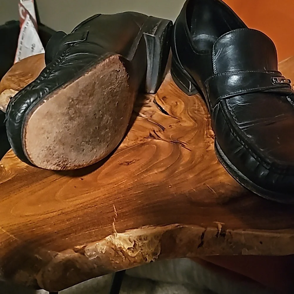 Men's Florshiem-black leather dress shoes. Size 12. Great condition